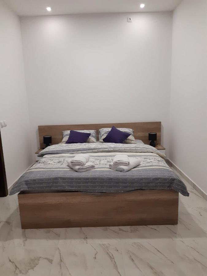 Anela Apartment *